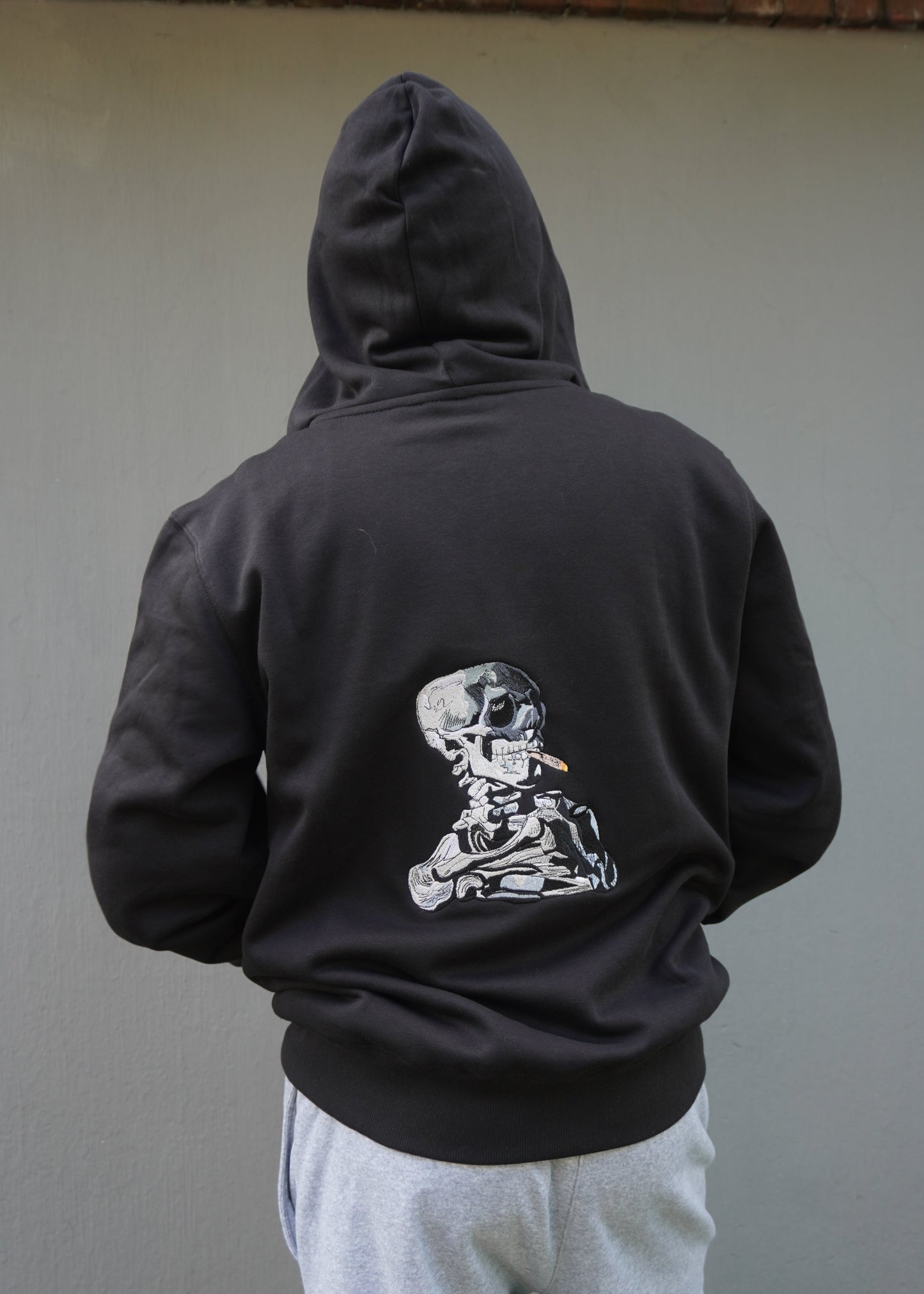 Sudadera Zipper Capucha Bordado - Craneo con Cigarrilo